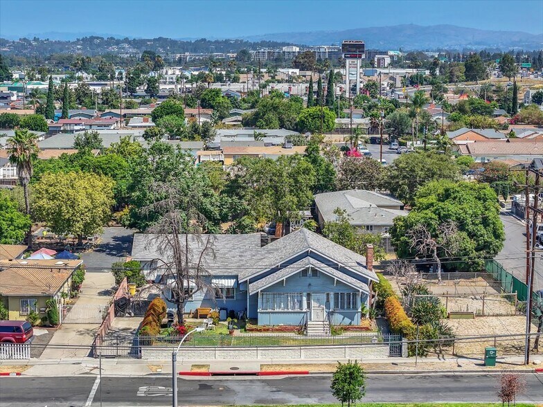 607 W La Jolla St, Placentia, CA à vendre - Photo de l’immeuble – Image 2 sur 14