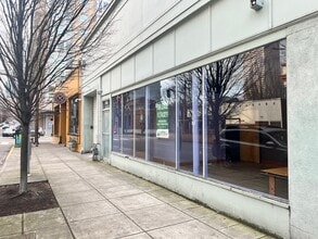1010 NW Flanders St, Portland, OR à louer Photo de l’immeuble– Image 1 sur 2