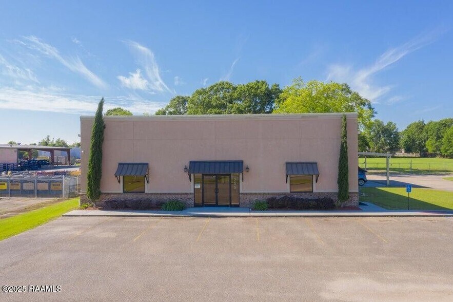 255 Rousseau Rd, Youngsville, LA à louer - Photo de l’immeuble – Image 2 sur 4