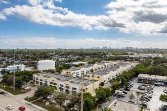 1211 Stirling Rd, Dania Beach, FL - VUE AÉRIENNE  vue de carte - Image1