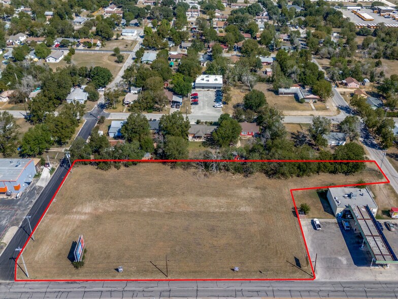 738-818 Kingsbury, Seguin, TX à vendre - Aérien – Image 1 sur 11