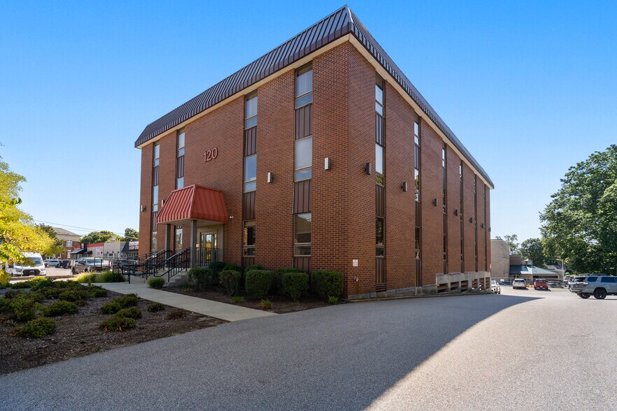 120 N Main St, Attleboro, MA à vendre - Photo de l’immeuble – Image 3 sur 6