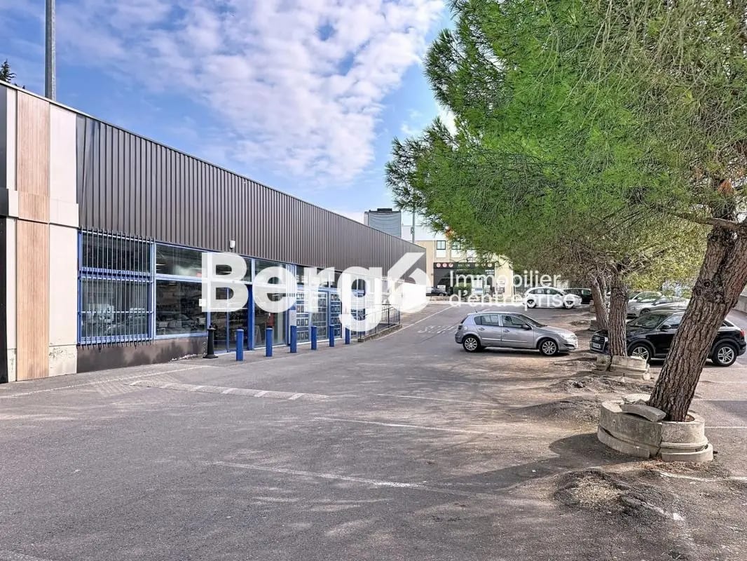 Local commercial dans Grasse à louer Photo de l’immeuble– Image 1 sur 7