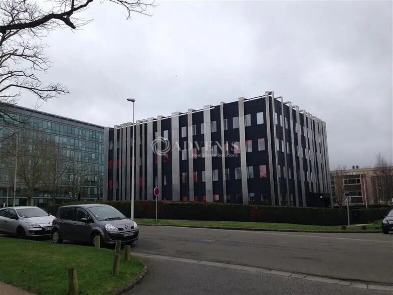 Bureau dans Montigny-le-Bretonneux à louer - Photo de l’immeuble – Image 1 sur 8