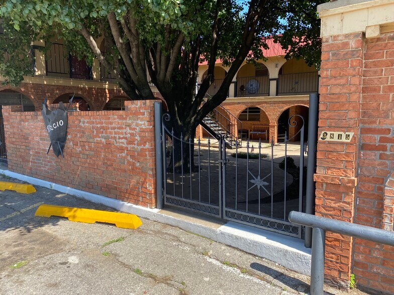 NW 23rd Street portefeuille de 2 biens à vendre sur LoopNet.fr - Photo de l’immeuble – Image 3 sur 3