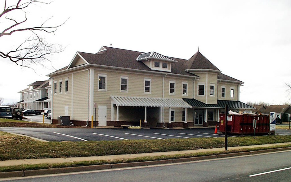 606 S King St, Leesburg, VA à louer - Photo de l’immeuble – Image 2 sur 4