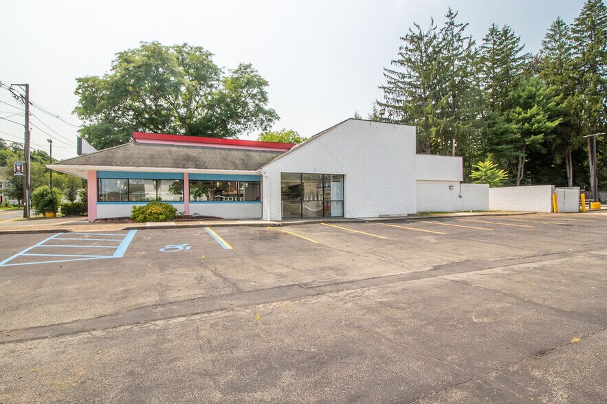 127 S Main St, Ellenville, NY à vendre - Photo de l’immeuble – Image 2 sur 116