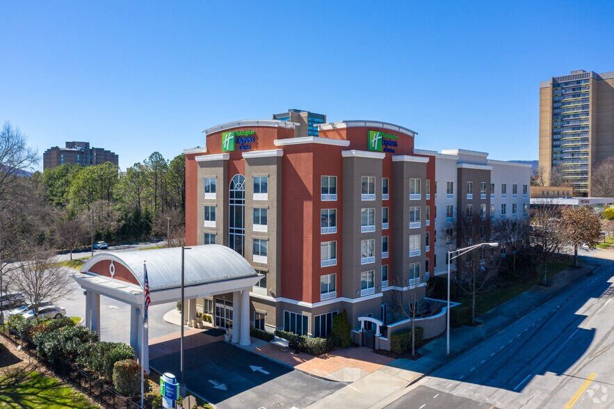 440 Martin Luther King Jr Blvd, Chattanooga, TN à vendre - Photo de l’immeuble – Image 2 sur 4