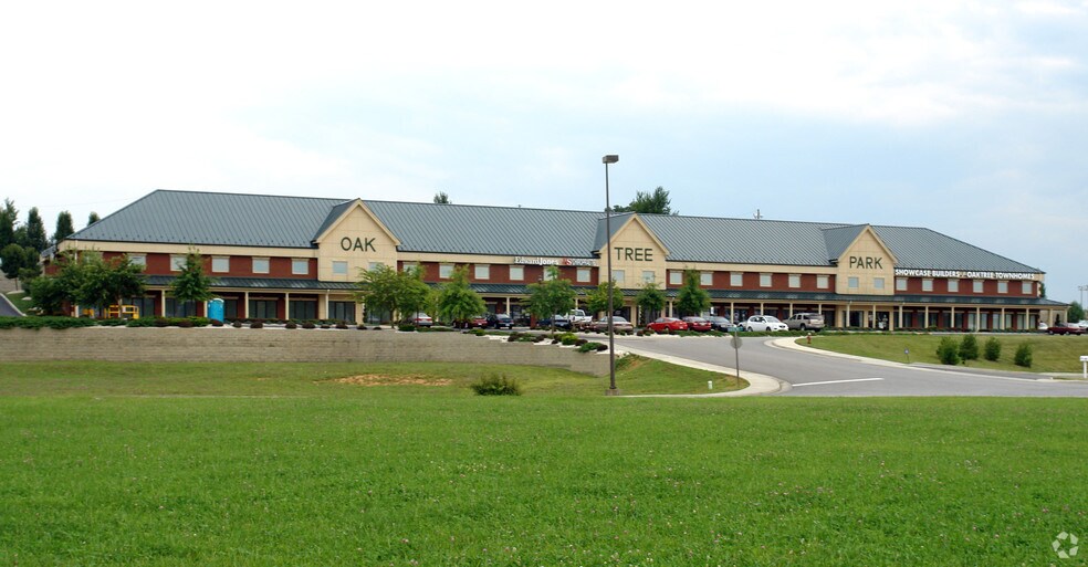 100-256 Oaktree Blvd, Christiansburg, VA à louer - Photo de l’immeuble – Image 1 sur 4