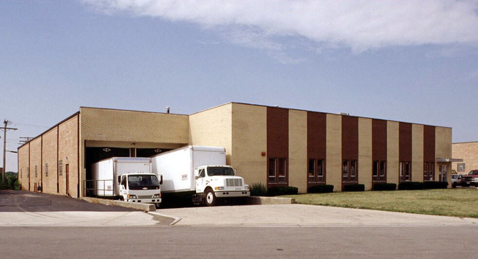 235 W Laura Dr, Addison, IL à louer - Photo de l’immeuble – Image 2 sur 3