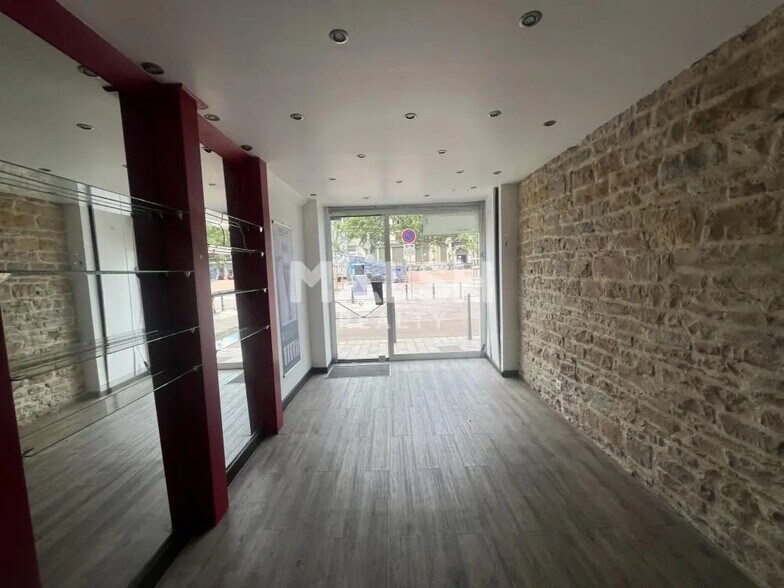 Local commercial dans Lyon à louer - Photo de l’immeuble – Image 2 sur 5