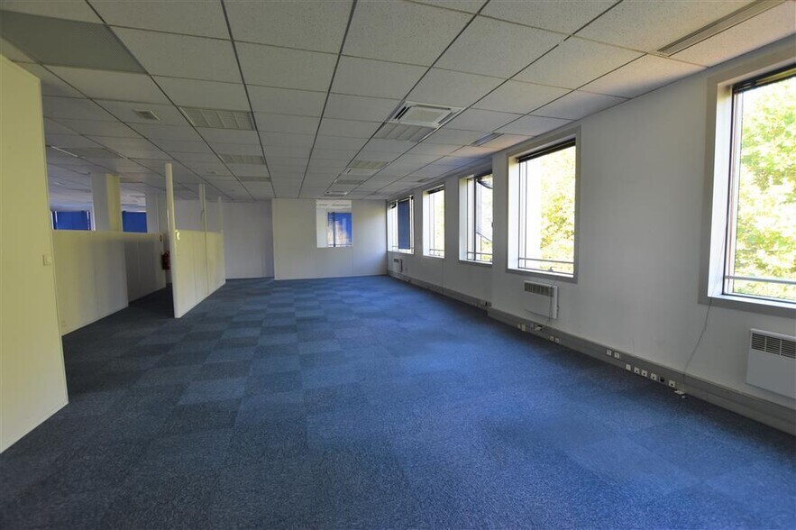 Bureau dans Villepinte à vendre - Photo de l’immeuble – Image 1 sur 7