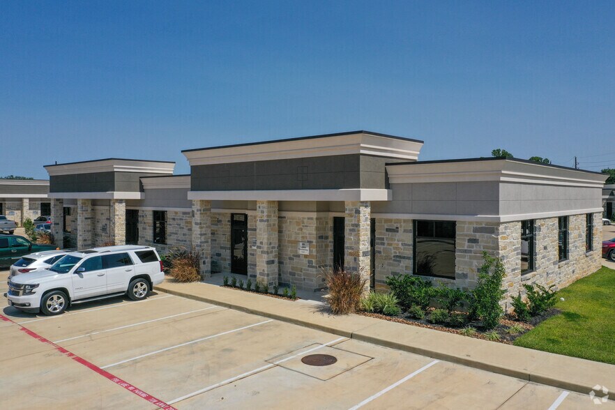 633 E Fernhurst Dr, Katy, TX à louer - Photo de l’immeuble – Image 1 sur 13