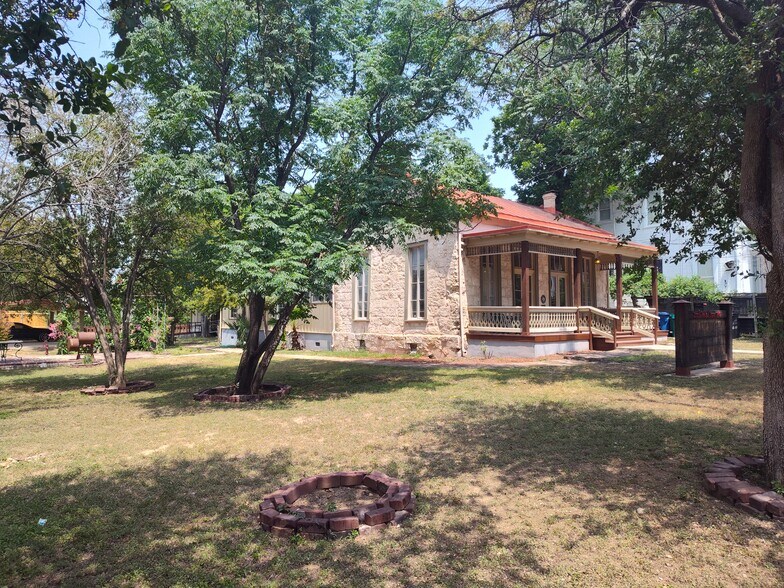 311 Howard St, San Antonio, TX à louer - Photo de l’immeuble – Image 2 sur 15