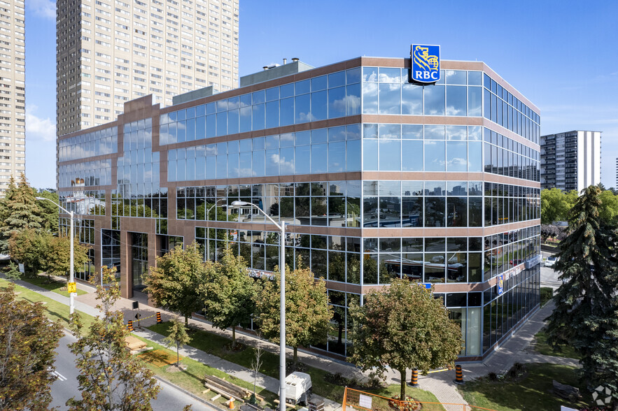 65 Overlea Blvd, Toronto, ON à louer - Photo de l’immeuble – Image 2 sur 4