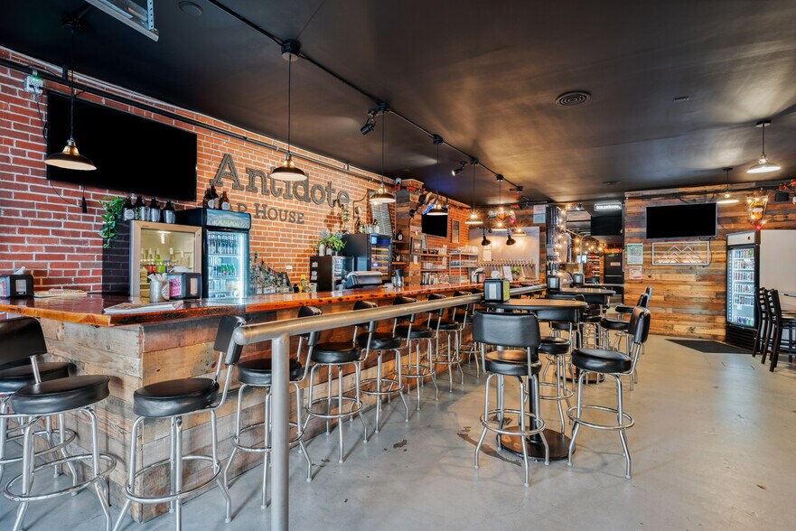 1335 14th Ave, Longview, WA à vendre - Photo de l’immeuble – Image 2 sur 18