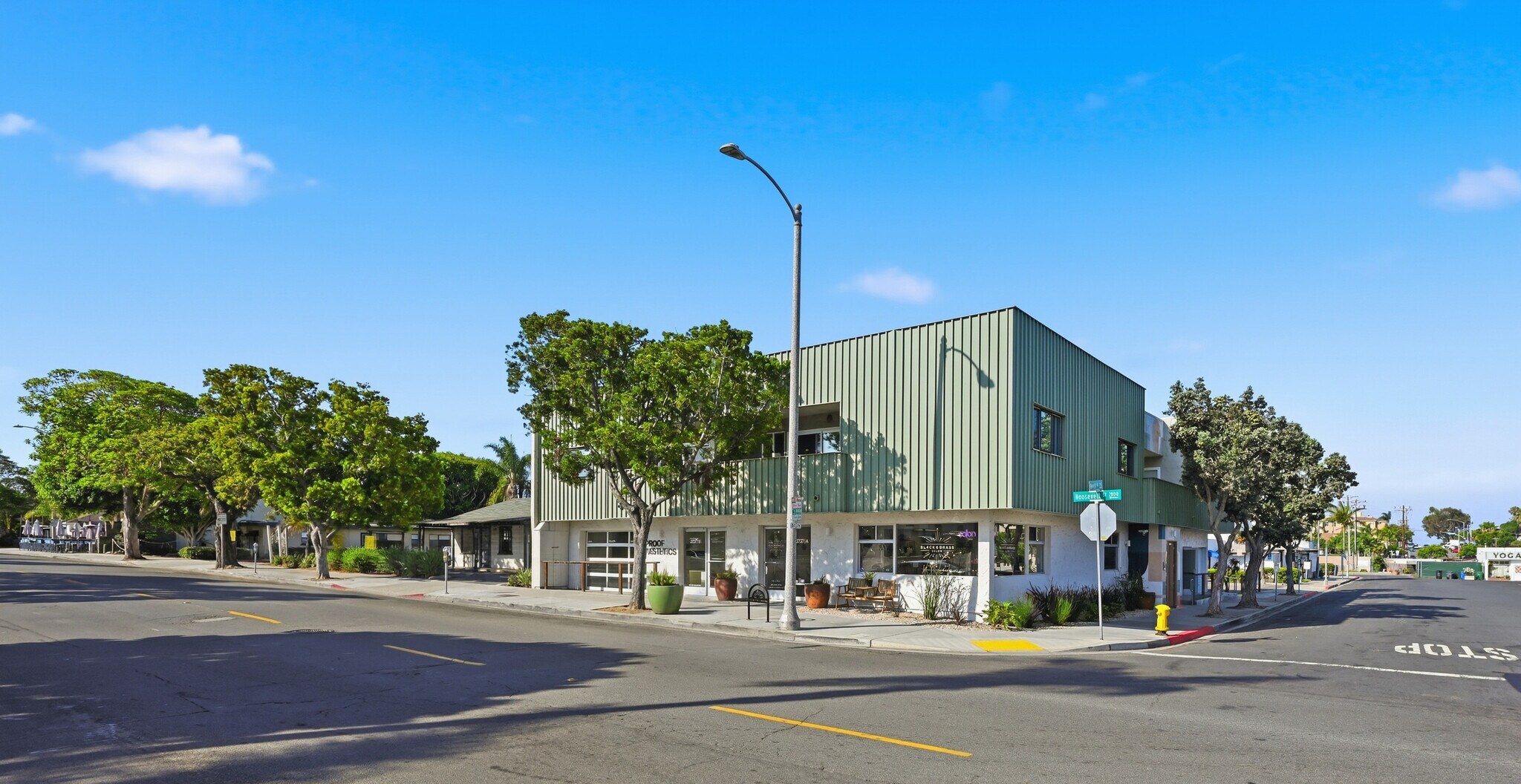 2727 Roosevelt St, Carlsbad, CA à louer Photo de l’immeuble– Image 1 sur 3