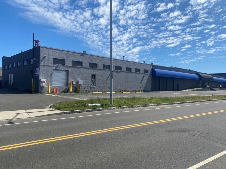 195 Freight St, Waterbury, CT à vendre - Photo de l’immeuble – Image 1 sur 35