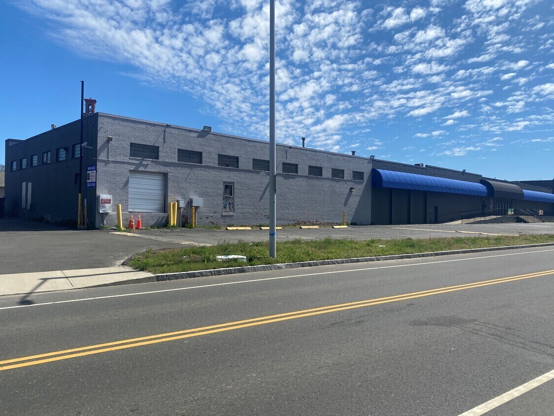 195 Freight St, Waterbury, CT à vendre Photo de l’immeuble– Image 1 sur 36