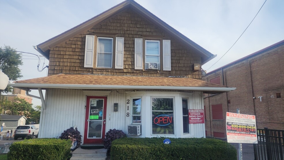 218 S Lake St, Aurora, IL à vendre - Photo principale – Image 1 sur 1
