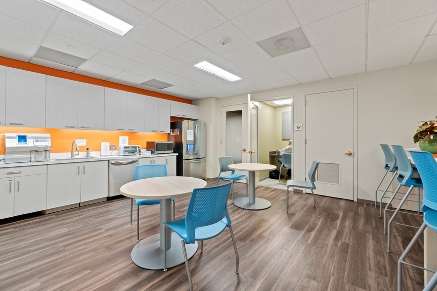 205 Van Buren St, Herndon, VA à louer - Photo intérieure – Image 3 sur 15