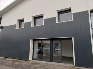 Plus de détails pour Local d'activités à louer