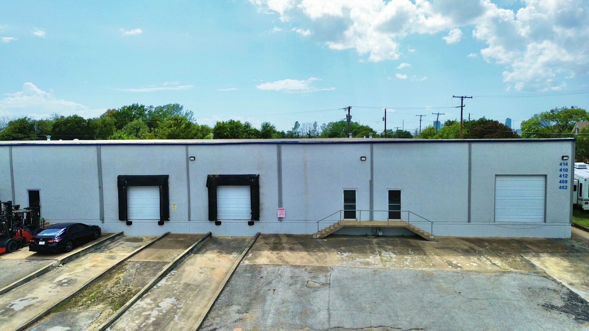 2402-2404 Blue Smoke Ct, Fort Worth, TX à louer Photo de l’immeuble– Image 1 sur 7