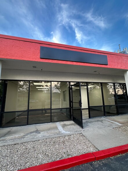 6380 Tupelo Dr, Citrus Heights, CA à louer - Photo de l’immeuble – Image 2 sur 13