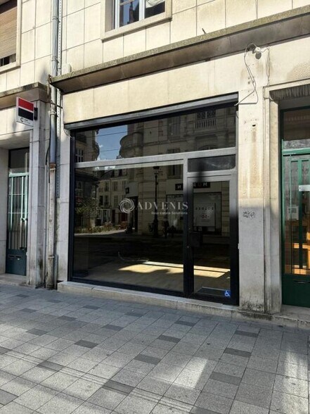 Local commercial dans Orléans à louer - Photo de l’immeuble – Image 1 sur 8