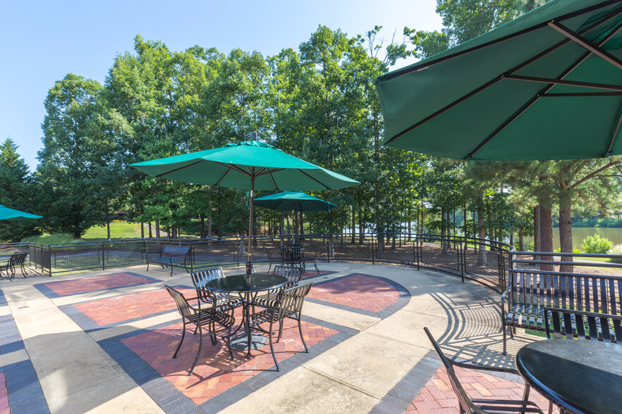 4805 Lake Brook Dr, Glen Allen, VA à louer - Photo de l’immeuble – Image 2 sur 8