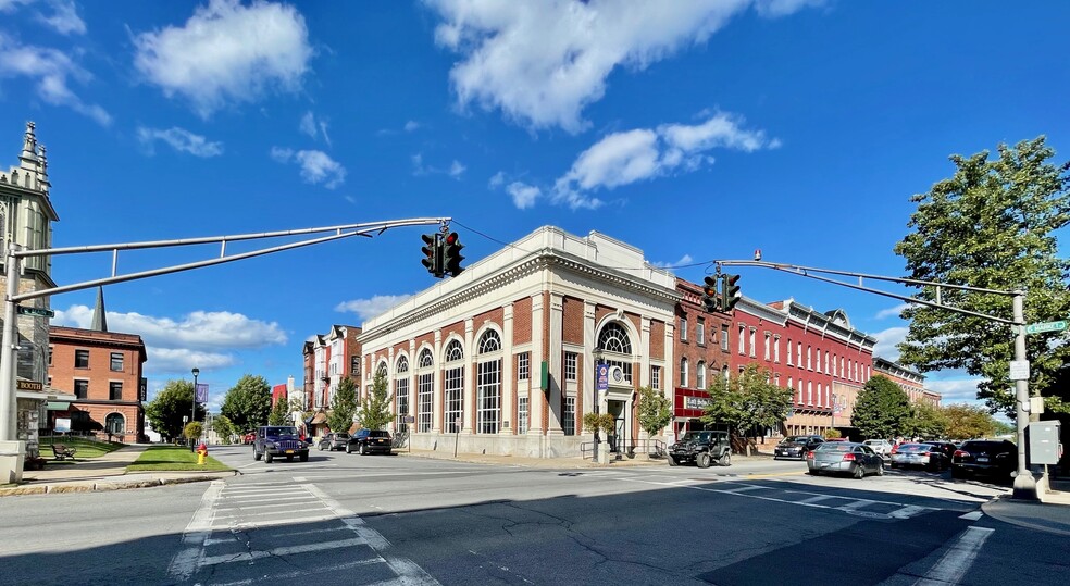 51 W Main St, Johnstown, NY à vendre - Photo principale – Image 1 sur 1