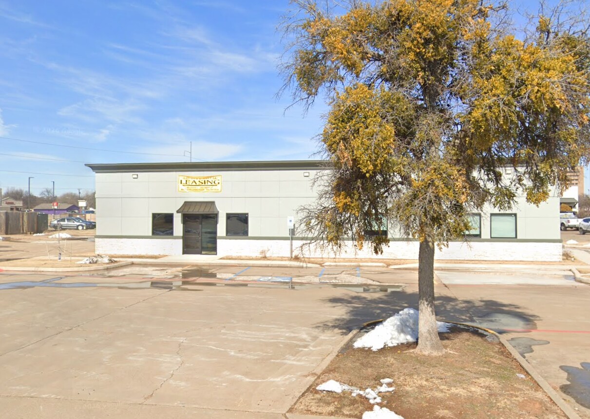 1911 Elmwood North Ave, Wichita Falls, TX à louer Photo principale– Image 1 sur 2