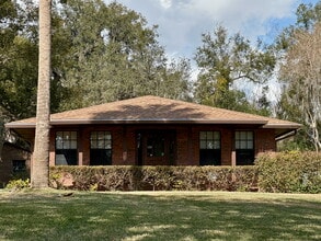 451 E Graves Ave, Orange City, FL à louer Photo de l’immeuble– Image 1 sur 6
