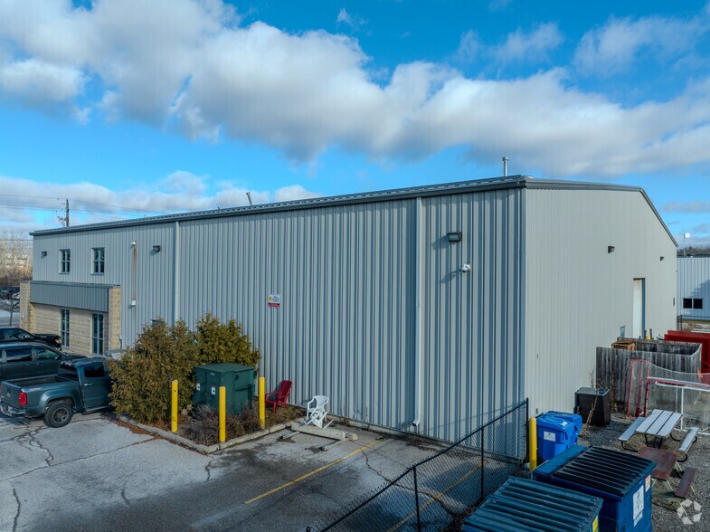 440 Thompson Dr, Cambridge, ON à vendre - Photo de l’immeuble – Image 3 sur 4
