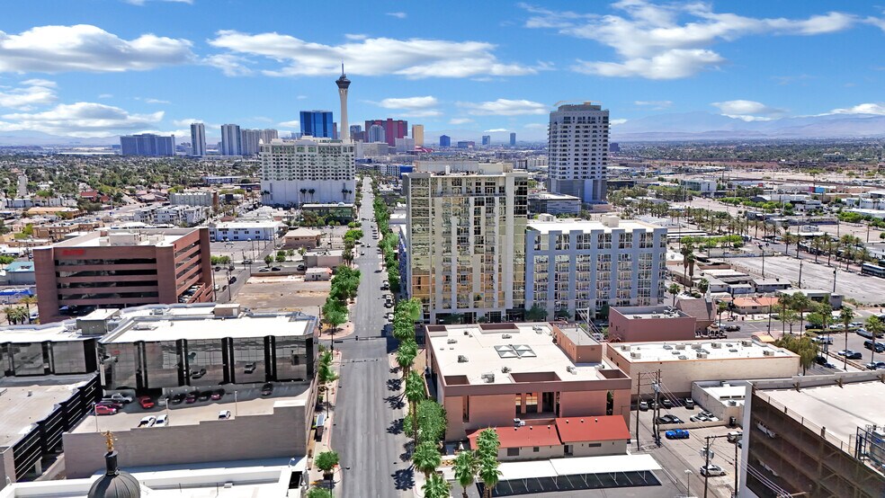 520 S 4th St, Las Vegas, NV à louer - Photo de l’immeuble – Image 3 sur 21