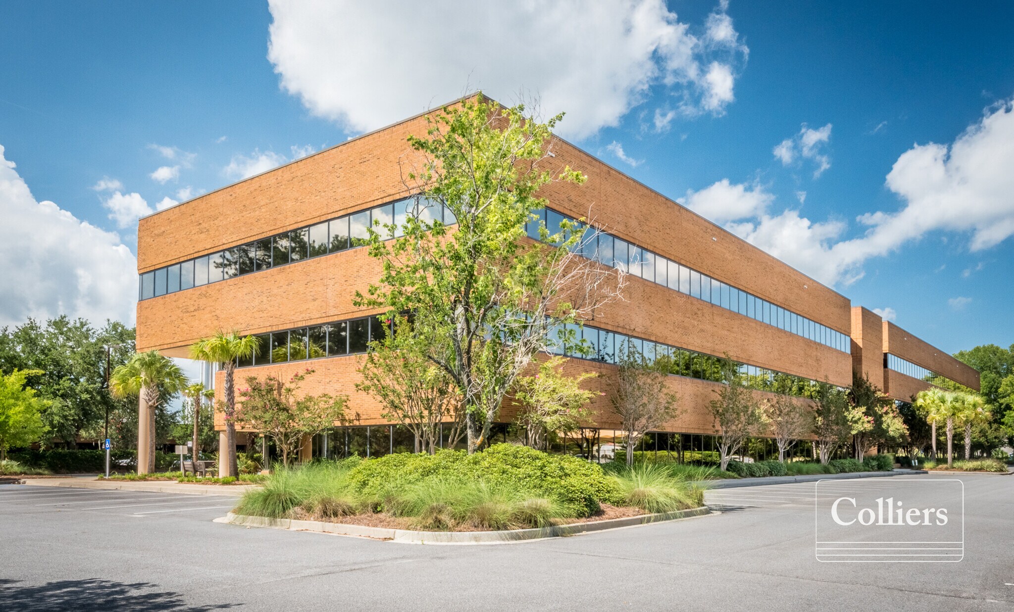 4975 Lacross Rd, North Charleston, SC à louer Photo principale– Image 1 sur 7