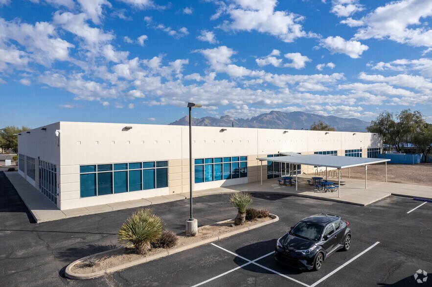 1455 W River Rd, Tucson, AZ à louer - Photo de l’immeuble – Image 3 sur 28