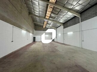 Plus de détails pour Local d'activités à louer