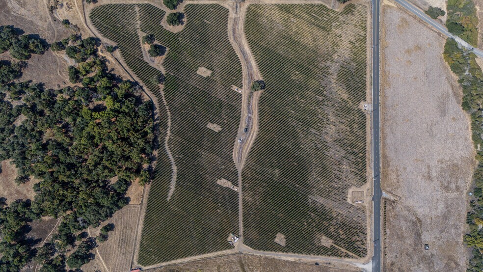 3340 Lichau Rd, Penngrove, CA à vendre - Photo de l’immeuble – Image 3 sur 24