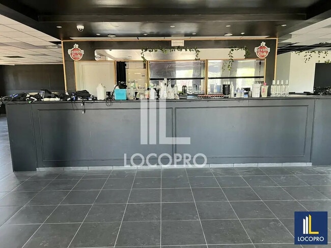 Plus de détails pour Local commercial à louer