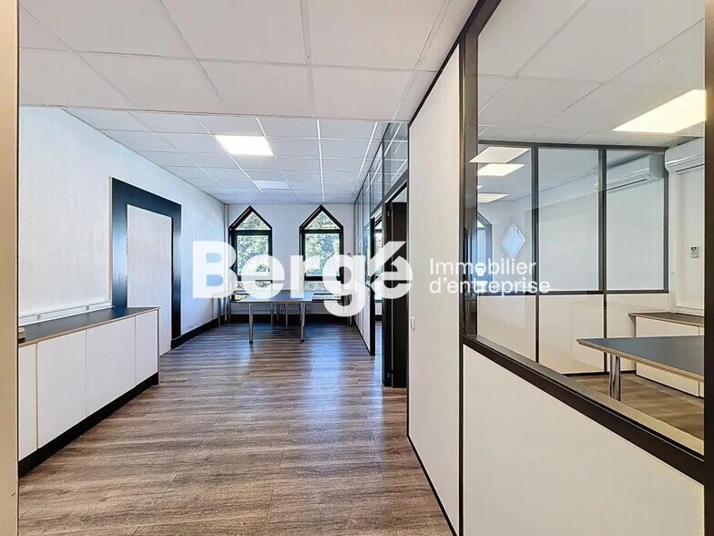 Bureau dans Cagnes-sur-Mer à louer - Photo de l’immeuble – Image 2 sur 8