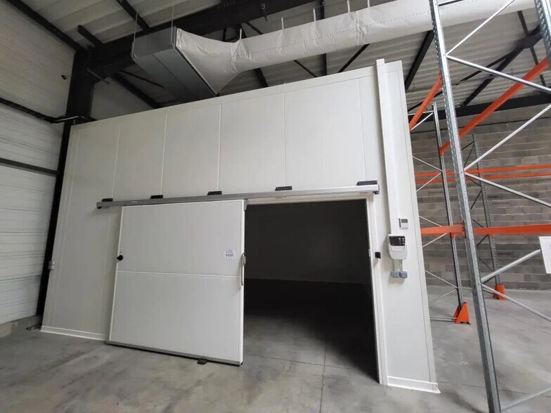 Local d’activités dans Corbas à louer - Photo intérieure – Image 2 sur 7