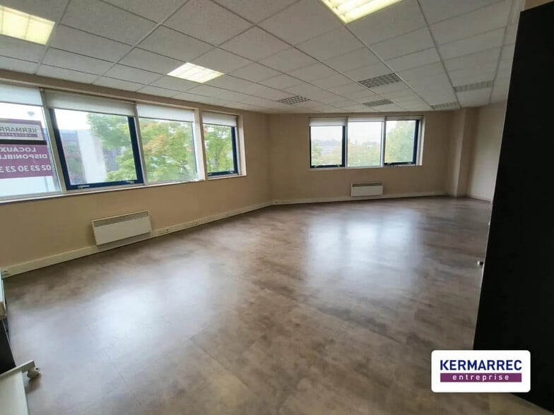 Bureau dans Saint-Grégoire à vendre - Photo de l’immeuble – Image 2 sur 4
