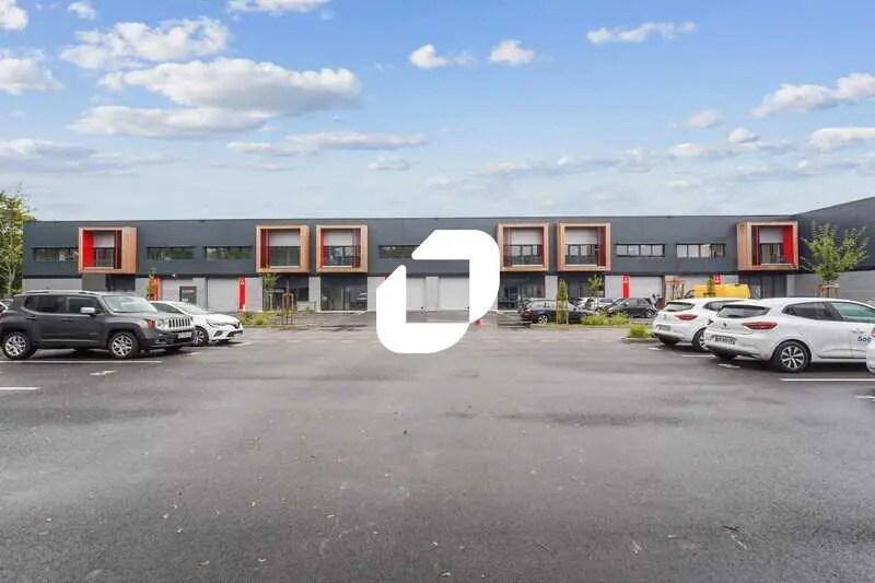 Local d’activités dans Éragny à louer - Photo de l’immeuble – Image 2 sur 18