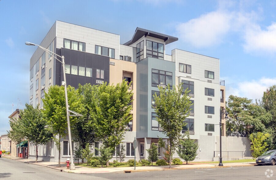 Plainfield, NJ Mixed Use Portfolio portefeuille de 6 biens à vendre sur LoopNet.fr - Photo principale – Image 2 sur 6