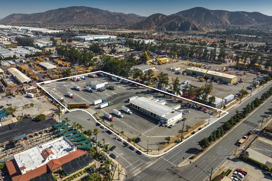 11081 Cherry Ave, Fontana, CA à louer - Aérien – Image 1 sur 3