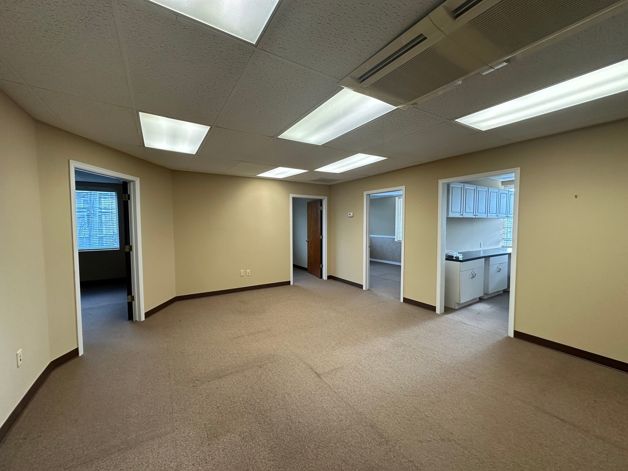 70 Route 79, Matawan, NJ à louer Photo intérieure– Image 1 sur 2