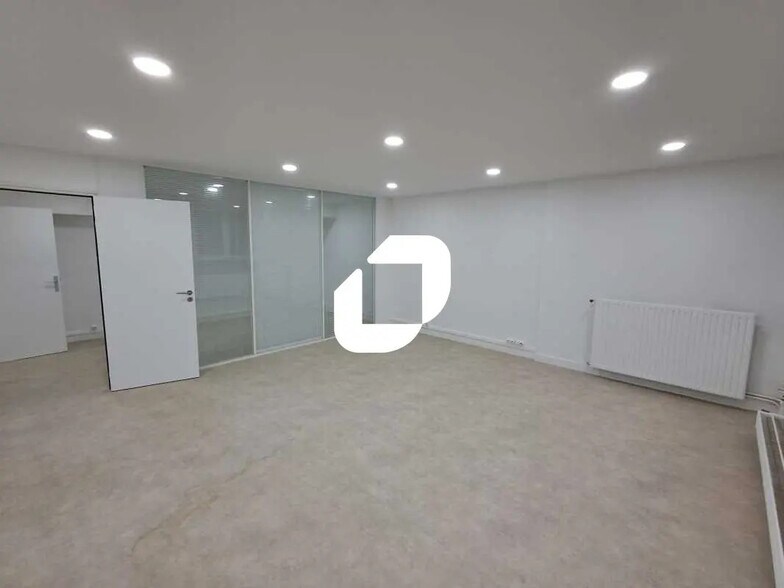 Bureau dans Nanterre à louer - Photo de l’immeuble – Image 1 sur 20