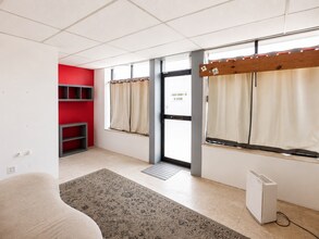2354 N Saint Louis Ave, Chicago, IL à louer Photo intérieure– Image 2 sur 11