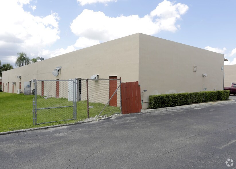 991 S State Road 7, Fort Lauderdale, FL à louer - Photo de l’immeuble – Image 3 sur 4